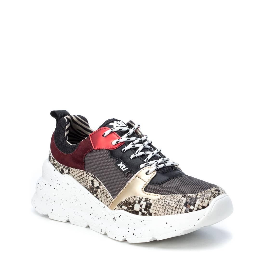 TENIS CASUALES MUJER MARCA XTI COLOR MARRON Springstep