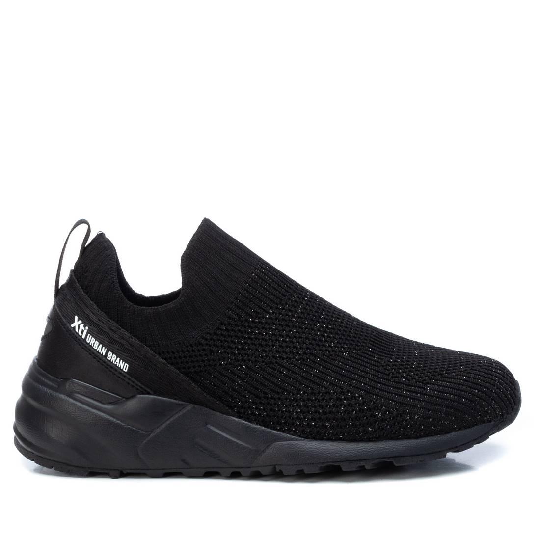 TENIS CASUALES MUJER MARCA XTI COLOR NEGRO Springstep