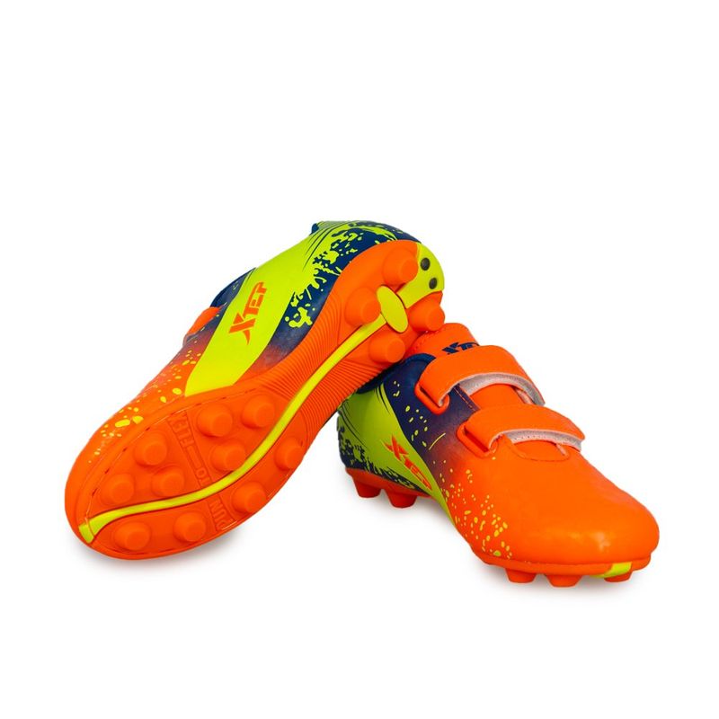 guayos-football-niño-marca-xtep-color-naranja-talla-31