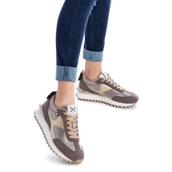 Tenis Casual Mujer Marca Xti Color Oro