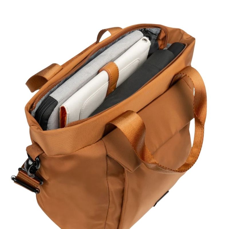 Bolso-Lugano-Convertible-En-Mochila-De-Nylon-Marrón-Caramelo-Con-Correa-Desmontable-644914-Talla-44-2