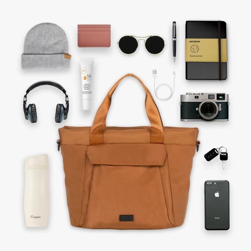 Bolso-Lugano-Convertible-En-Mochila-De-Nylon-Marrón-Caramelo-Con-Correa-Desmontable-644914-Talla-44-4