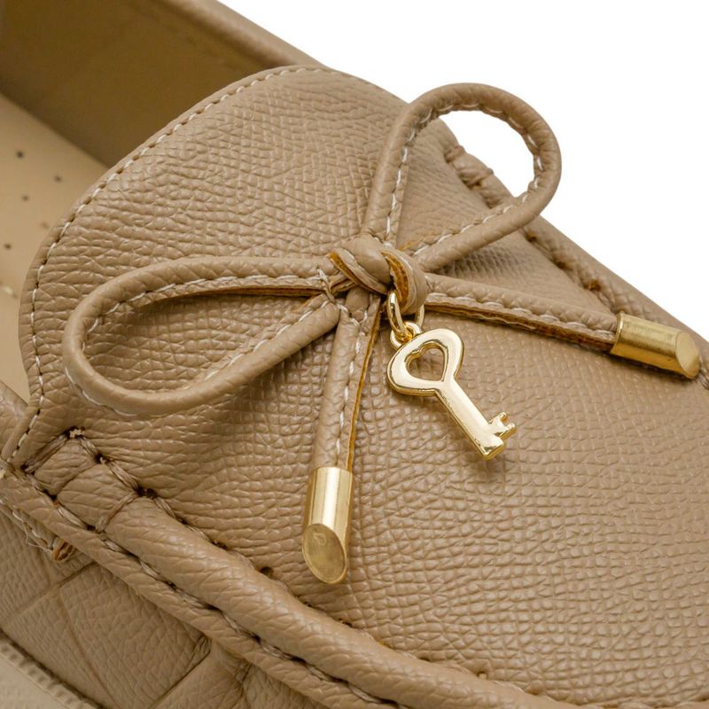 Mocasines-Via-Spring-Confort-Beige-Con-Dije-De-Llave-Dorada-280237-Talla-36-5